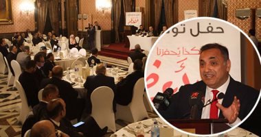 صور.. فى حفل توقيع "هكذا يحفزنا الأعظم".. منصور عامر: أفضل تدريس  مادة أخلاق الدين بدلا من الدين.. خالد الجندى: تجديد الخطاب الدينى بحاجة إلى المسلم والمسيحى.. وصلاح منتصر: عنوان الكتاب مستفز وملهم