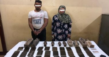 سقوط شخصين بحوزتهما 30 طربة حشيش و7 تماثيل يشتبه فى أثريتها بالفيوم
