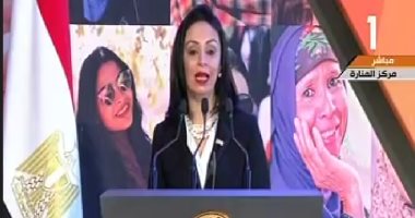 رئيس "القومى للمرأة" تعرض أمام الرئيس السيسي مجهودات المجلس لهذا العام