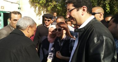 صور.. الفنانة ماجدة الرومى تدعم القوافل الطبية بالقرى الأكثر احتياجا بالأقصر
