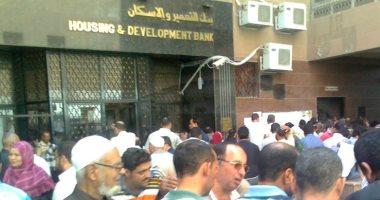 صور ..إقبال متزايد لسحب كراسات شروط أراضى مشروع الإسكان الاجتماعى بالعاشر