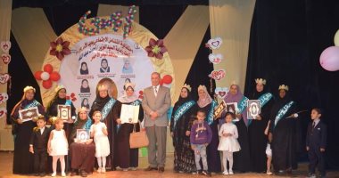 صور.. محافظ البحر الأحمر يشهد حفل عيد الأم ويقدم رحلات عمرة للأمهات المثاليات