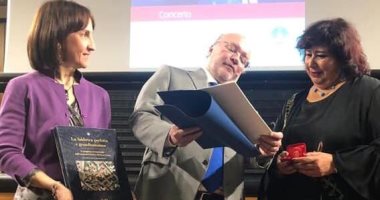 وزير الثقافة تتسلم تكريم الجامعة الكاثوليكية بميلانو
