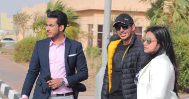 صور.. مصطفي شعبان يصل شرم الشيخ لتكريمه فى افتتاح المهرجان الدولي للمسرح 