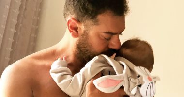 عمرو يوسف يتحدث لأول مرة عن ابنته حياة ورد فعله لحظة رؤيتها.. فيديو