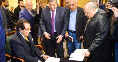 فاروق حسنى فى حفل توقيع كتاب "فاروق حسنى يتذكر"