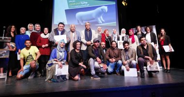 صور.. علاء عبد الرحمن العجوز يحصل على الجائزة الكبرى بمسابقة ادم حنين 
