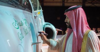 ولى العهد السعودى يدشن أول طائرة تدريب نفاثة تم تجميعها محليا.. فيديو وصور