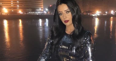سمية الخشاب لـ رضوى الشربينى بعد وفاة والدتها: "كل التعازي لأختى وصديقتى"