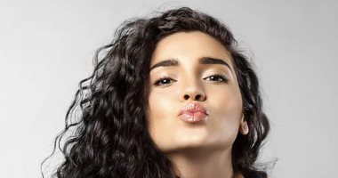بلاها كيرلى.. الضفاير وديل الحصان لإطلالة جذابة ومناسبة لشكل الوجه