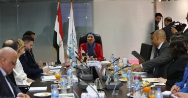 وزيرة البيئة تستعرض نتائج تقييم برنامج المخلفات الصلبة