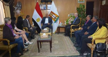 محافظ الوادي الجديد يستقبل سفير التشيك ويوجه الدعوة للجالية التشيكية و الأوروبية لزيارة المحافظة