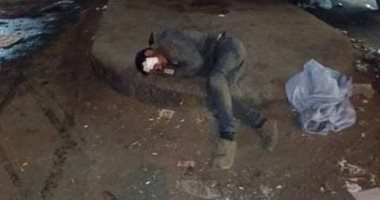 احنا معاك.. قارئة تشارك صورة رجل بلا مأوى فى شارع طلعت حرب بحى إمبابة