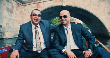 أحمد مراد فى ذكرى رحيل أحمد خالد توفيق الأولى: سنة عدت ولسه مش عارف أصدق