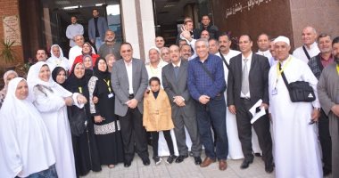 محافظ الشرقية يودع المعتمرين الفائزين بالعمرة من العاملين بالجهاز التنفيذى
