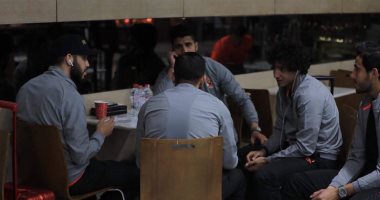 الأهلي يتوافد على مطار القاهرة استعدادا للتوجه لجنوب أفريقيا.. صور