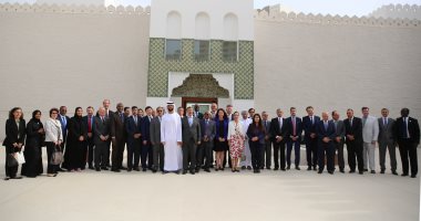 100سفير يزورون قصر الحصن.. أقدم صرح تاريخى فى أبوظبى.. صور