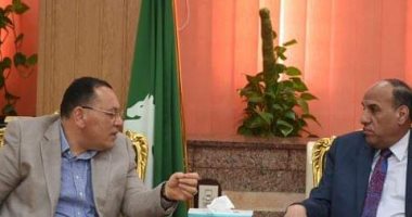  نائب رئيس الهيئة العربية للتصنيع يبحث مع محافظ الشرقية اقامة مصنع ورق من مخلفات قش الأرز