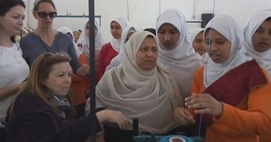 سفير التشيك بمصر يتفقد الوحدات الإنتاجية بالمدارس الفنية بالوادى الجديد