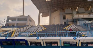 إخلاء مدرج الأولى يمين فى مباراة الزمالك وسموحة بسبب "التوأم"