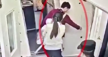 "كان هيدمرها"..القبض على صينى القى عملات معدنية على محرك طائرة..اعرف القصة؟