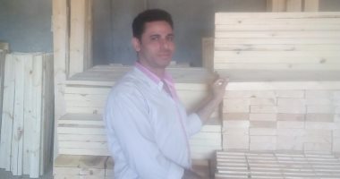 نجاح جديد لتنمية المشروعات بأسيوط.. هانى حصل على قرض لتطوير ورشة النجارة