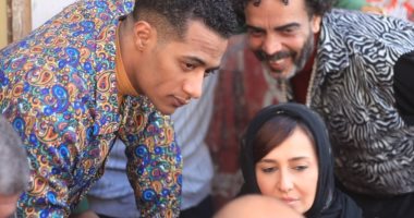 أبطال "زلزال" فى الصليبة بفيلا أشرف عبد الباقى لتصوير المشاهد الداخلية