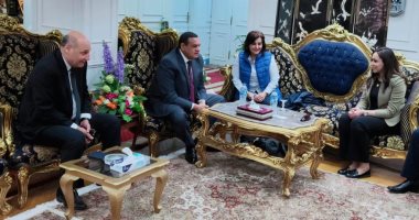 نائب وزير الزراعة تناقش سبل تطوير بحيرة إدكو والاستزراع السمكى فى البحيرة