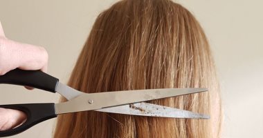 هو فى كده؟.. سيدة ألمانية لم يعجبها لون الصبغة فطلبت الشرطة لمصفف الشعر