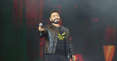 "صور" عيش بشوقك.. تامر حسنى يشعل أجواء حفله بالمنصورة 