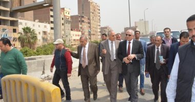 محافظ الجيزة يخصم 10 أيام من راتب مسئول نظافة الهرم.. اعرف السبب