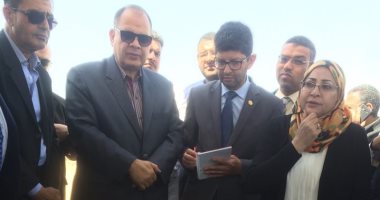 صور .. محافظ الفيوم ولجنة مجلس الوزراء يتفقدان مشروع تطوير بحيرة قارون "الحزام الآمن"