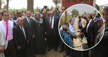 وزير الزراعة يتفقد حقول القمح والبنجر والثروة الحيوانية بأسيوط.. أبوستيت: الدولة حريصة على تنمية النشاط الزراعى والحيوانى وزيادة الإنتاجية بالصعيد.. والمحافظ: تطوير 5 محطات للثروة الحيوانية و15 ألف صوبة زراعية