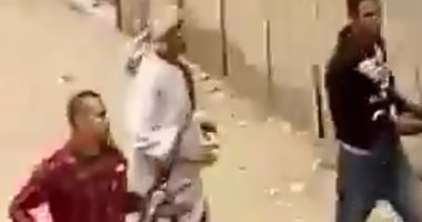ضبط 3 عناصر ظهروا بفيديوهات يحملون أسلحة نارية ومتهمين بقتل شخص وإصابة آخر بقنا 