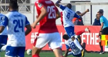لاعب الهلال السودانى يبتلع لسانه أمام النجم الساحلى.. فيديو