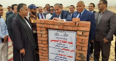 محافظ الوادى الجديد يستعرض المشروعات التنموية بالمحافظة بحضور وزير التموين