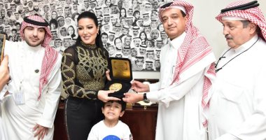 صور.. تكريمان جديدان فى يوم واحد لسمية الخشاب بالسعودية