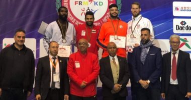 وزير الرياضة يهنئ محمد أيمن على ذهبية كأس الرئيس للتايكوندو