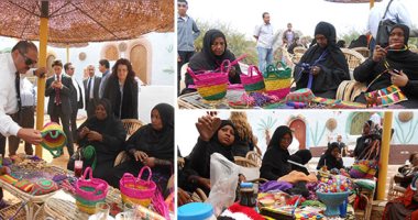 صور.. "أم زهرة" تحافظ على التراث النوبى بدعم "تنمية المشروعات" فى أسوان.. تصنع المشغولات اليدوية لمساعدة زوجها على تحمل أعباء الأسرة وتدرب الفتيات على الحرفة.. وتؤكد: الجهاز يقدم تسهيلات لا حدود لها