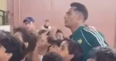 فيديو.. سيلفى الأطفال بـ "البوس والأحضان " مع محمد رمضان 
