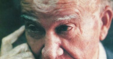 س وج.. تعرف على الشاعر السورى عمر أبو ريشة.. حاول دراسة الكيمياء والأدب