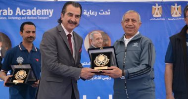 صور.. الأكاديمية البحرية تكرم شلتوت والليثى فى ختام بطولة "وطن" الرياضية 