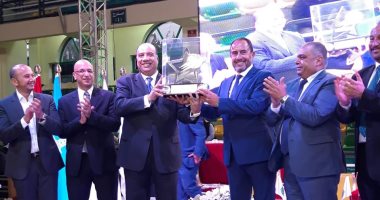 الاتحاد السكندرى يكرم مدحت وردة بعد اختياره ضمن قائمة أساطير السلة.. صور