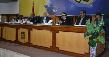 محافظ جنوب سيناء يناقش مشروعات الخطة الاستثمارية واستعدادات شهر رمضان