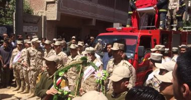 محافظ الشرقية يتقدم جنازة الشهيد الرائد ماجد صبرى بقرية الطويلة