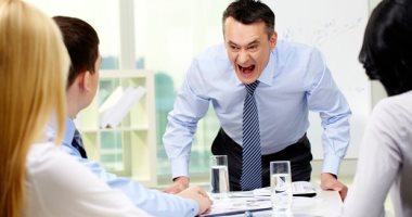 لو مديرك عصبى ومتشدد.. اعرف إزاى تتعامل معاه