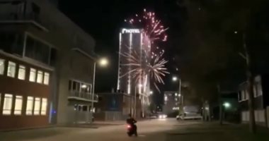 أياكس ضد يوفنتوس.. حفلة ألعاب نارية أمام الفندق لازعاج نجوم اليوفى 
