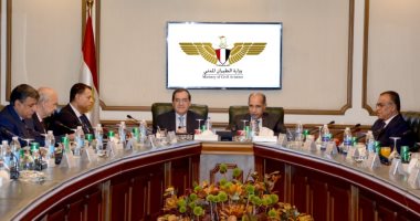 صور.. الفريق يونس المصرى يلتقى وزير البترول لتطوير مجالات التعاون بين الوزارتين
