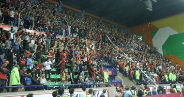 فيديو وصور.. جماهير الاهلى تؤازر رجال الطائرة فى نهائى  البطولة الأفريقية