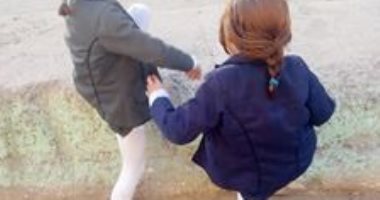 رصيف عالى يعوق عبور الأطفال بالشارع الجديد فى شبرا الخيمة
